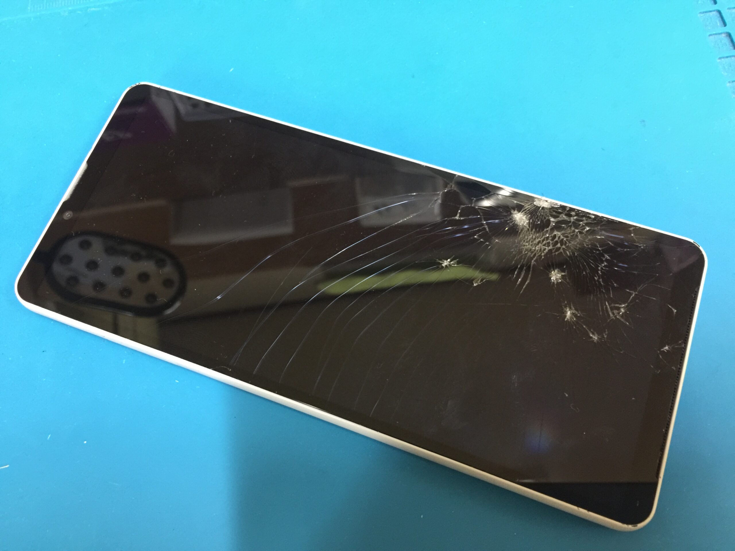 Xperia 10 IV （の画面が割れてディスプレイが真っ暗な状態