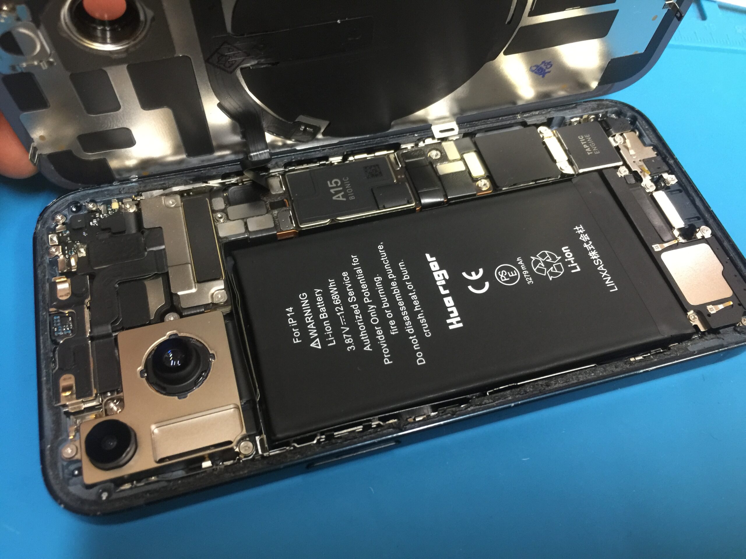 iPhone14】背面が割れた状態のiPhone14のバックパネル交換とついでに